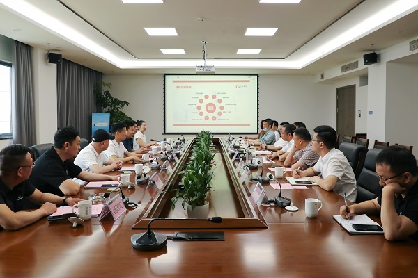 6月7日，，，，甘肃温州商会、中利集团来访集团开展商务洽谈 (1).jpg